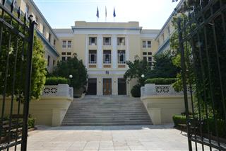 Είσοδος και προαύλιο (μακρινή λήψη) Είσοδος και προαύλιο (μακρινή λήψη)